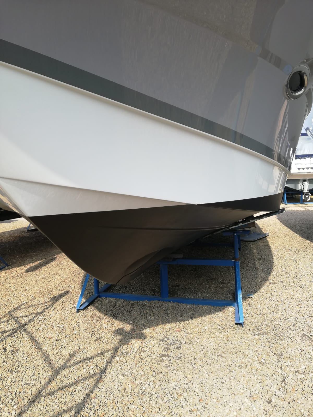 Hull cleaning and polishing